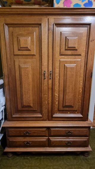 Armario de roble macizo