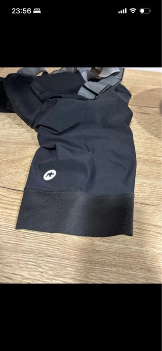 Conjunto de maillot y culotte ASSOS negro