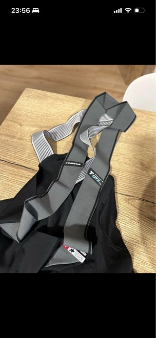 Conjunto de maillot y culotte ASSOS negro