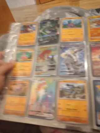 Álbum de cartas Pokémon V y VMAX