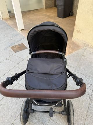 Carrito de bebé negro