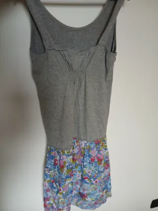 Abito grigio con fantasia floreale