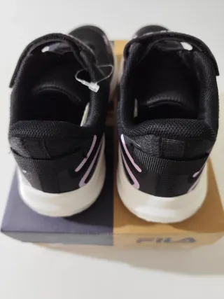 Zapatillas Fila Negras y Rosas