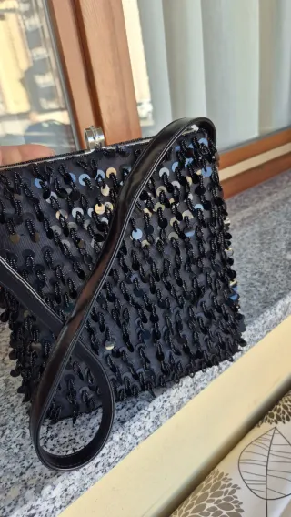 Borsa a spalla con paillettes nere