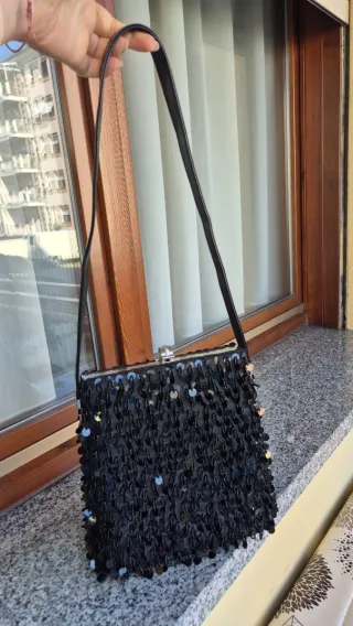 Borsa a spalla con paillettes nere