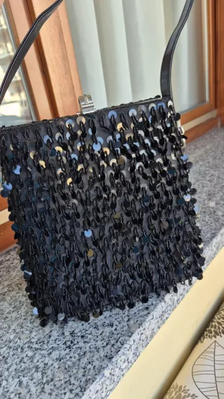 Borsa a spalla con paillettes nere