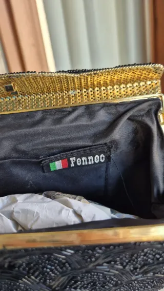 Borsetta nera con dettagli oro