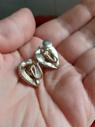 Orecchini a cuore con perle e strass