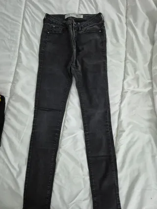 Pantalón pitillo negro