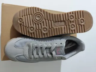 Zapatillas Fila Juvenil Gris y Rosa