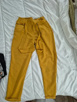 Pantalón amarillo Lefties