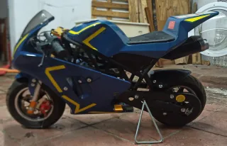 Mini moto infantil azul y amarilla