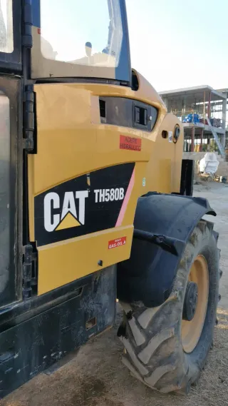 Caterpillar TH580B Telescópica