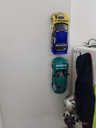 Coppia staffe per auto RC a muro