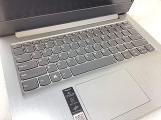 pc portatil lenovo 81x7