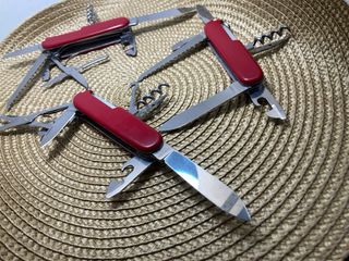 3 Canivetes Victorinox: Huntsman, Climber, Camper