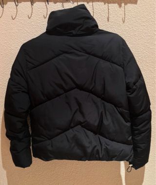 Cazadora acolchada Bershka negra
