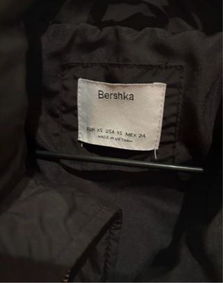 Cazadora acolchada Bershka negra