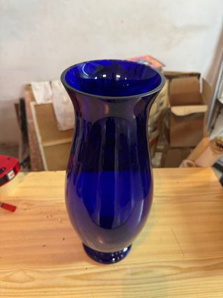 Jarrón de cristal azul