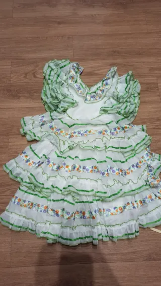 Traje de flamenca verde y blanco