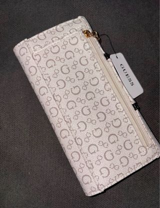 Monedero Guess Beige y Dorado