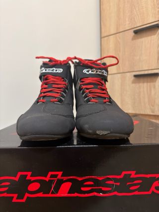 Zapatos Moto Talla 43 Alpinestars Negros y Rojos