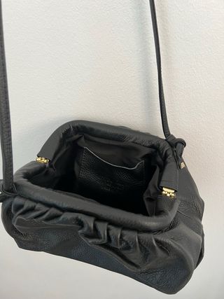 Bolso negro de cuero