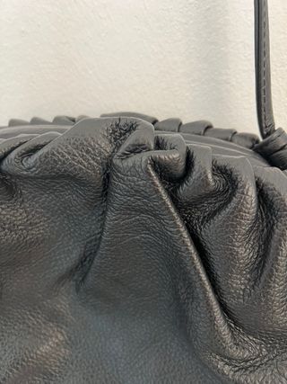 Bolso negro de cuero