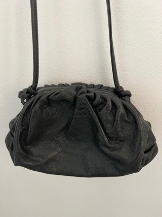 Bolso negro de cuero
