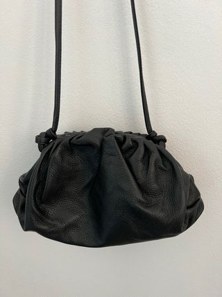 Bolso negro de cuero