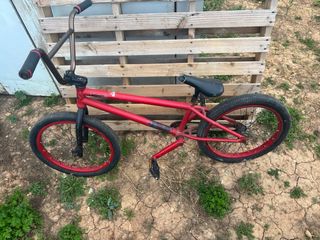 Bicicleta BMX Roja