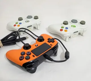 3 Mandos: 2 Xbox 360 y 1 Nacon PS4