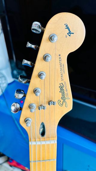 Fender Squier Stratocaster Coreia Gold Logo