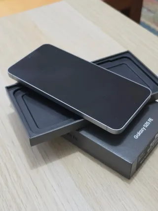 Samsung Galaxy S25 FE 256GB Gris