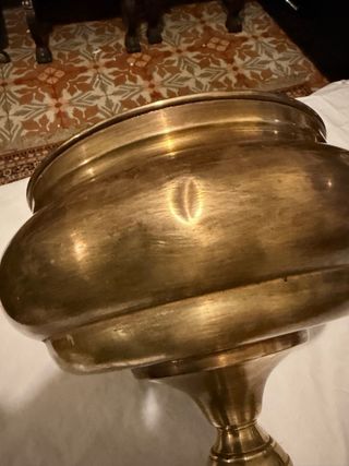 Macetero pedestal de bronce antiguo años 60s