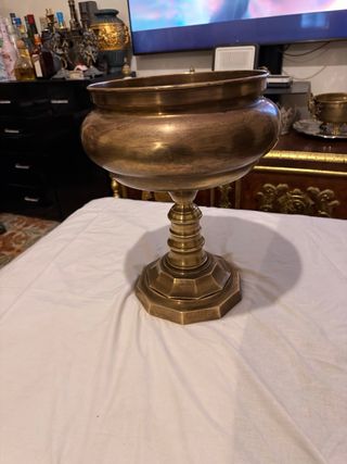 Macetero pedestal de bronce antiguo años 60s