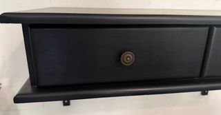 Mueble de madera restaurado negro