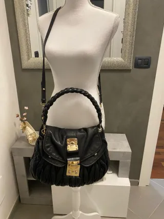 Borsa Miu Miu Pelle Nera Dettagli Oro