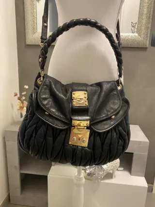 Borsa Miu Miu Pelle Nera Dettagli Oro