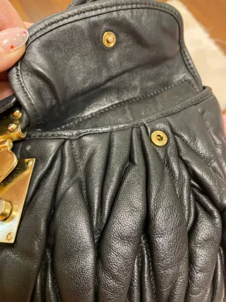Borsa Miu Miu Pelle Nera Dettagli Oro