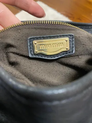 Borsa Miu Miu Pelle Nera Dettagli Oro