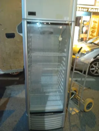 Nevera de bebidas expositora