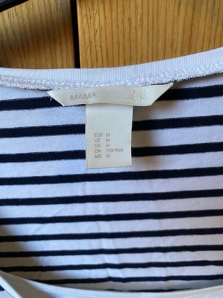Una camiseta H&M MAMA