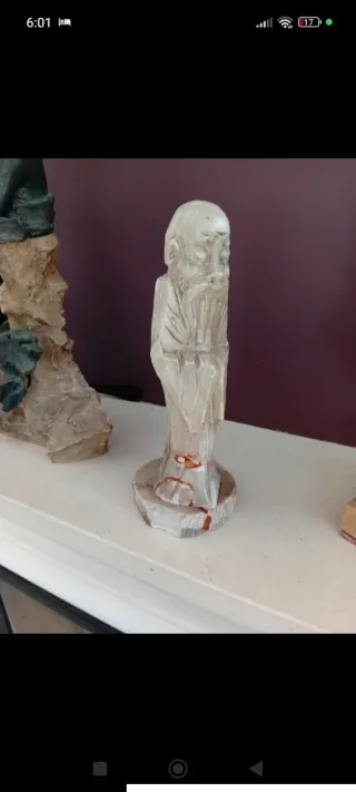 Figura monje oriental de alabastro