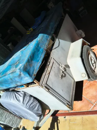 Remolque con rueda de repuesto