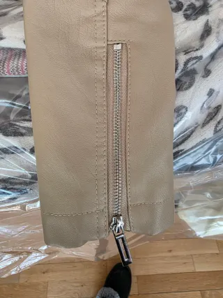 Cazadora beige de entretiempo