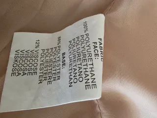 Cazadora beige de entretiempo