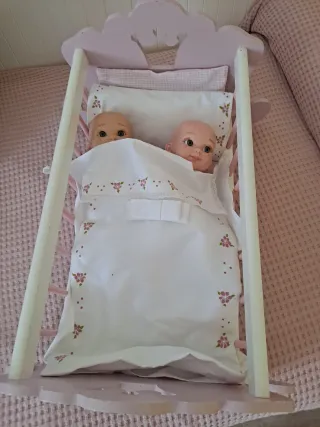 Cuna de madera para muñecas