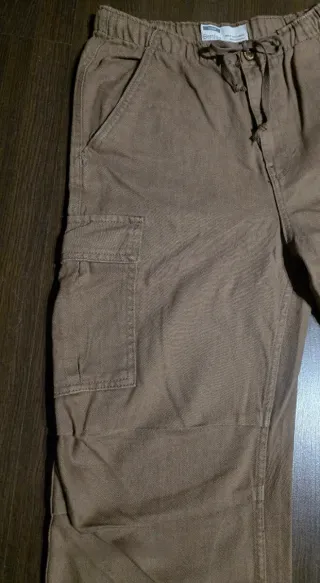 Pantalones cargo Bershka marrones