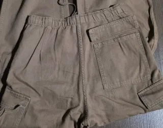 Pantalones cargo Bershka marrones